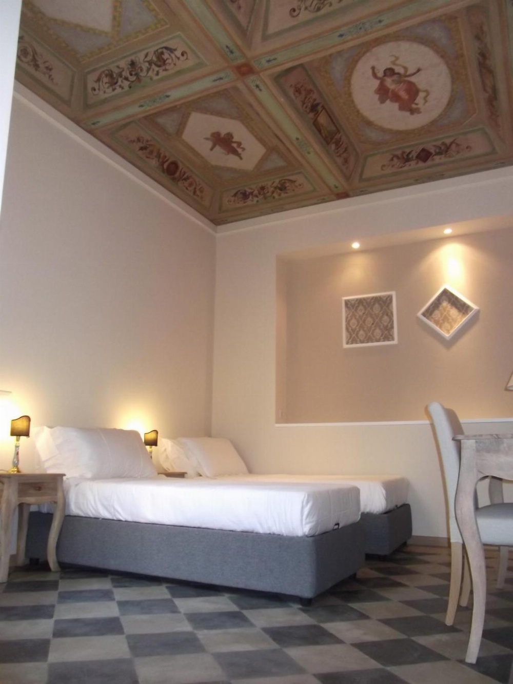 Little Queen Suite Main image